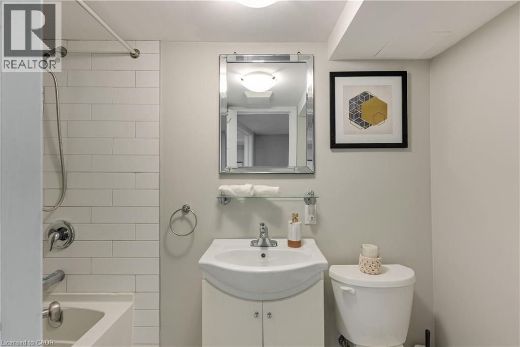 Photo 27 of 82 Southmoor Drive, Kitchener ON