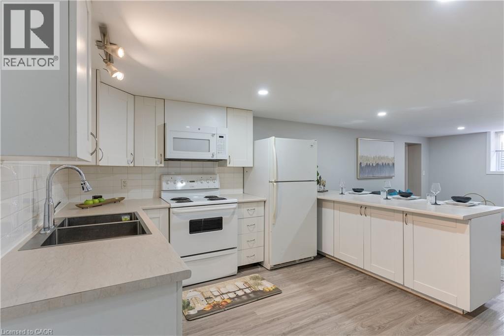 Photo 34 of 82 Southmoor Drive, Kitchener ON