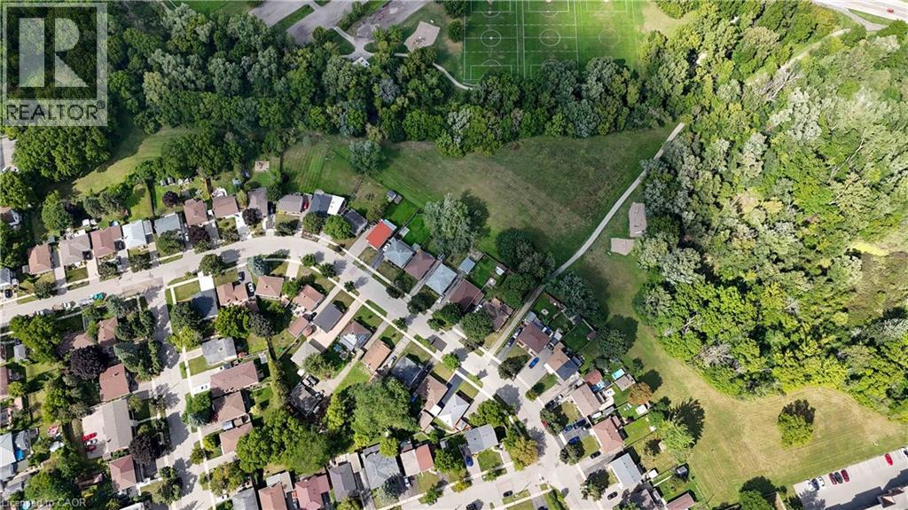 Photo 38 of 82 Southmoor Drive, Kitchener ON