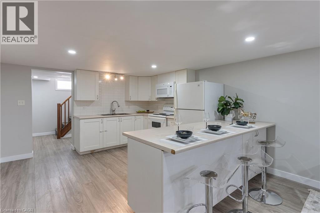 Photo 33 of 82 Southmoor Drive, Kitchener ON