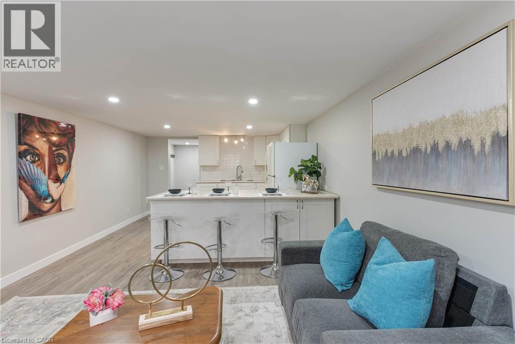 Photo 32 of 82 Southmoor Drive, Kitchener ON