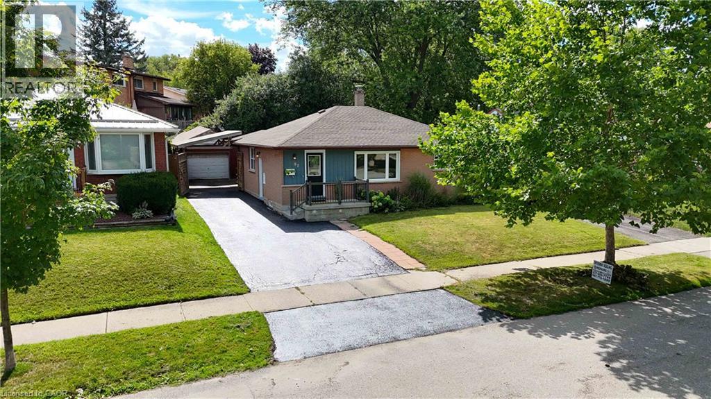 Photo 37 of 82 Southmoor Drive, Kitchener ON