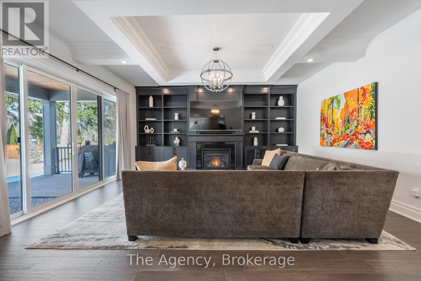 Photo 11 of 3 2265 Lakeshore Road, Burlington ON