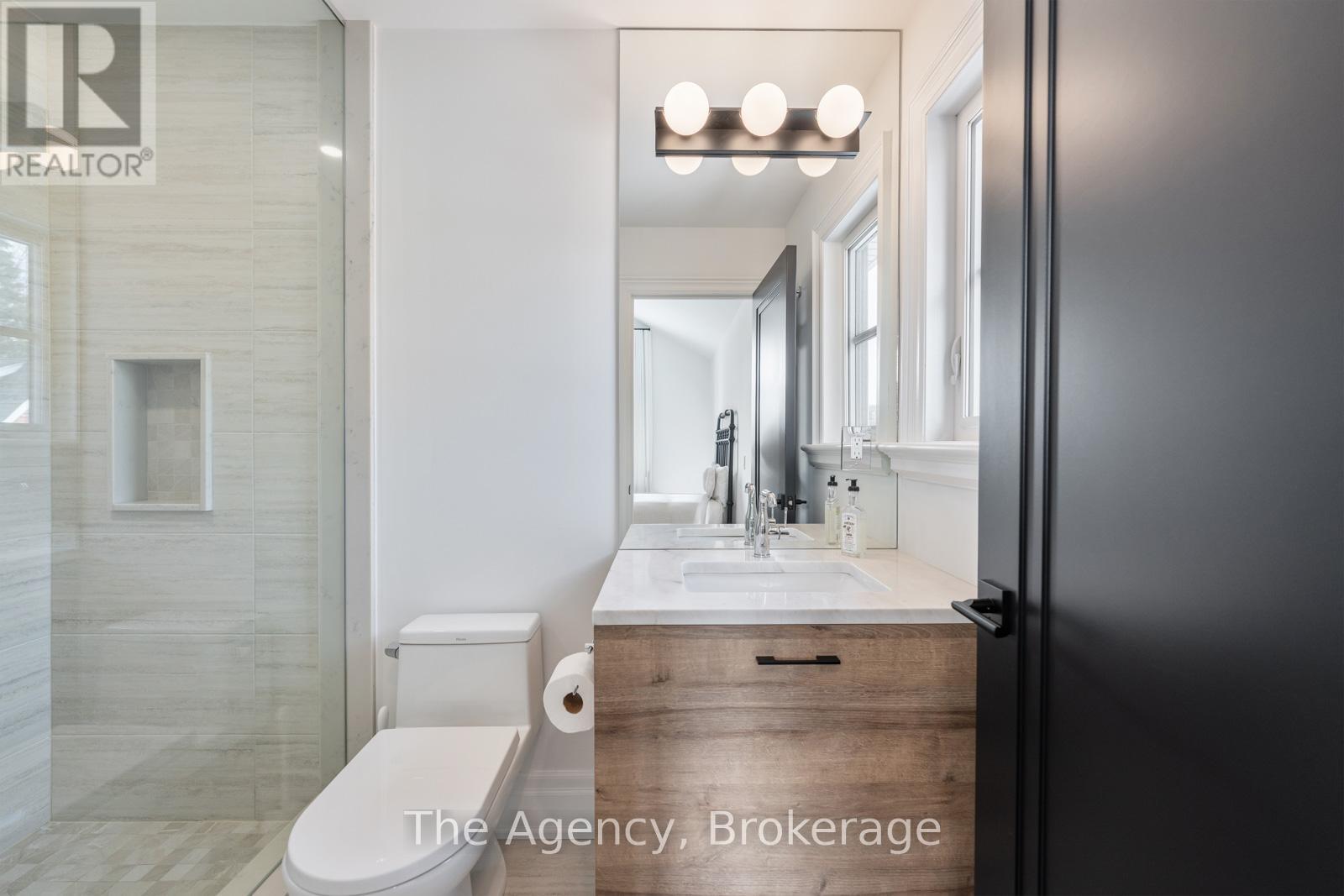 Photo 21 of 3 2265 Lakeshore Road, Burlington ON