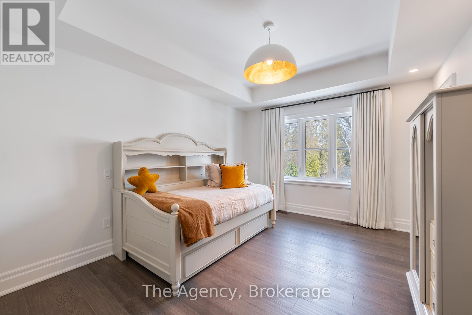 Photo 22 of 3 2265 Lakeshore Road, Burlington ON