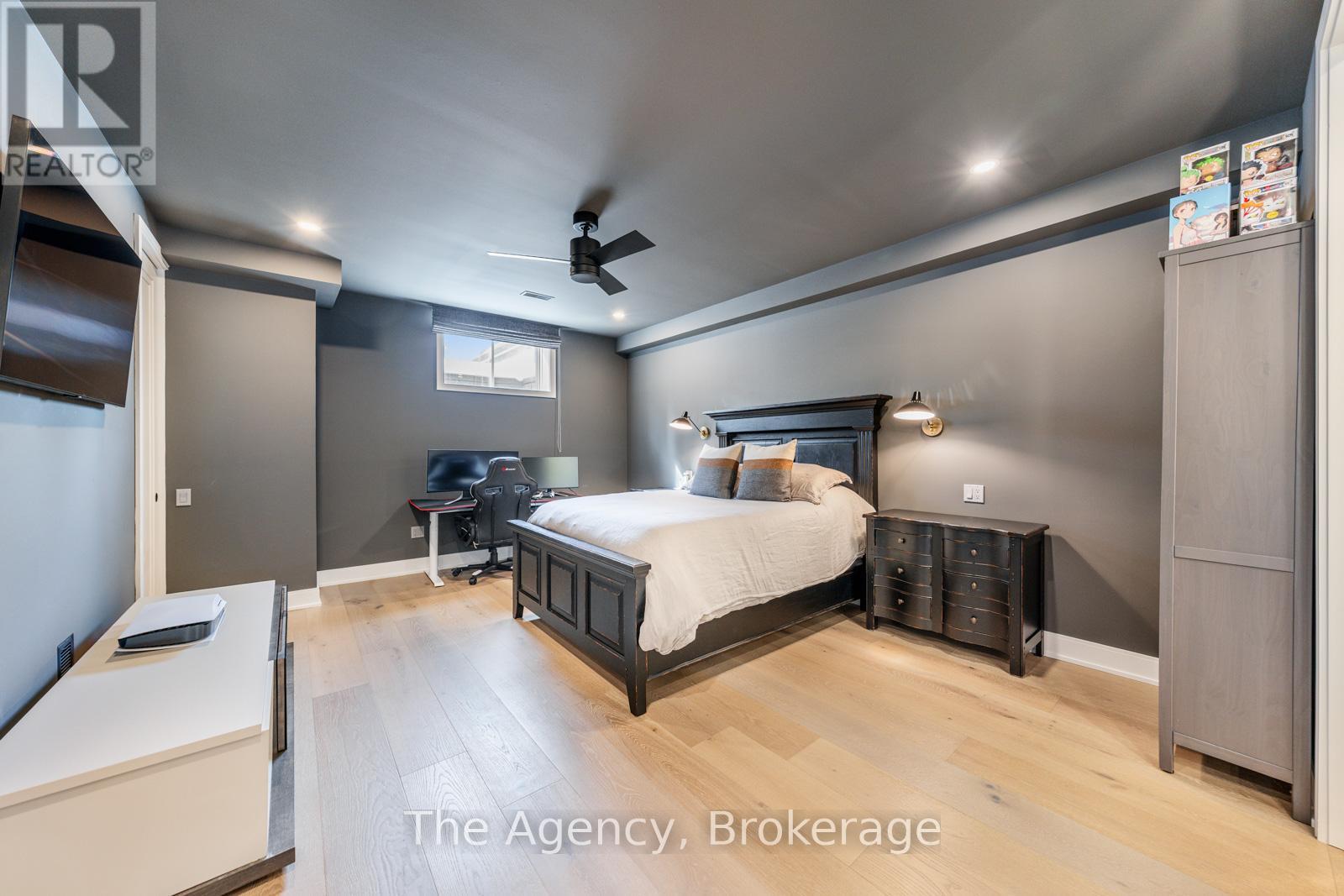 Photo 33 of 3 2265 Lakeshore Road, Burlington ON