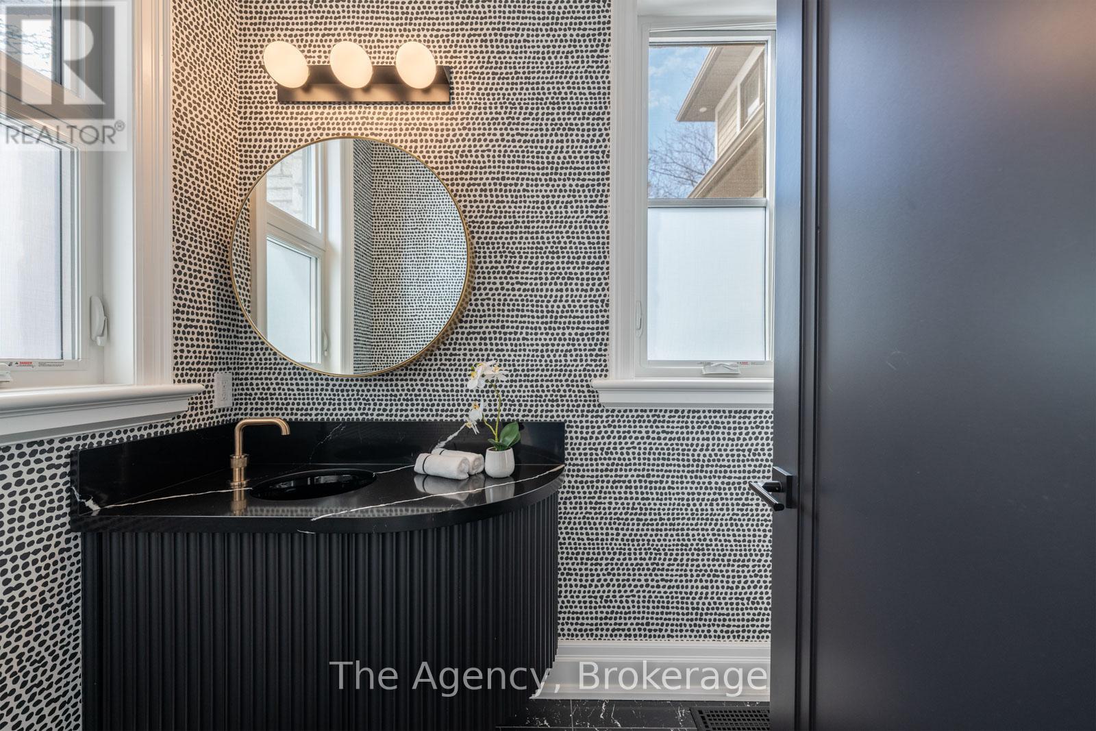Photo 5 of 3 2265 Lakeshore Road, Burlington ON