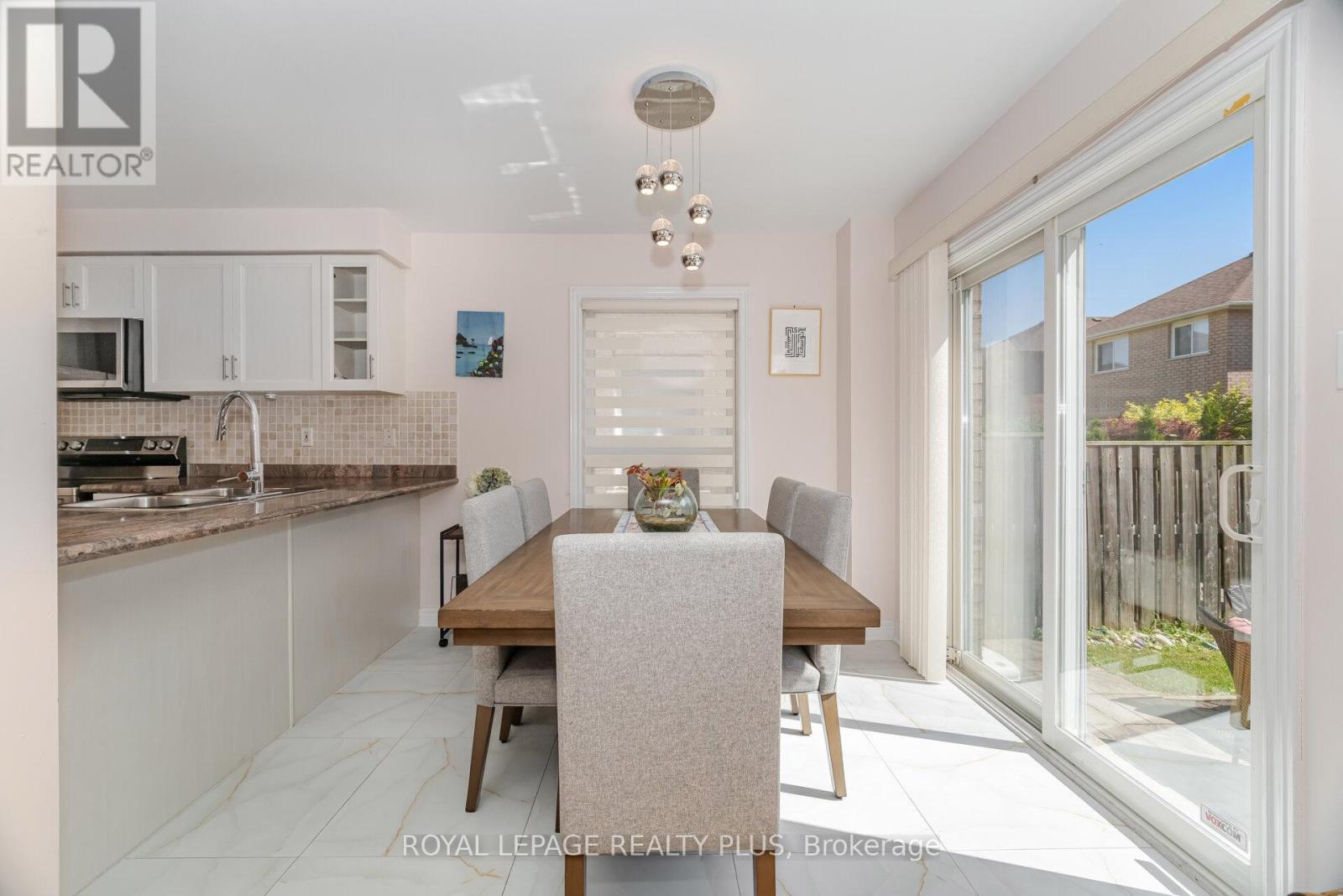 Photo 17 of 5574 Freshwater Drive, Mississauga ON