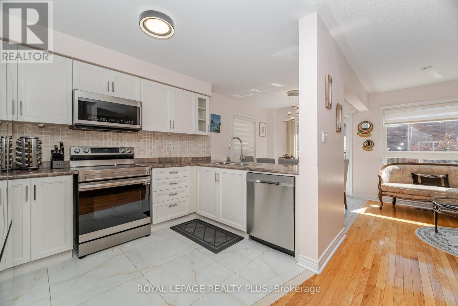 Photo 18 of 5574 Freshwater Drive, Mississauga ON