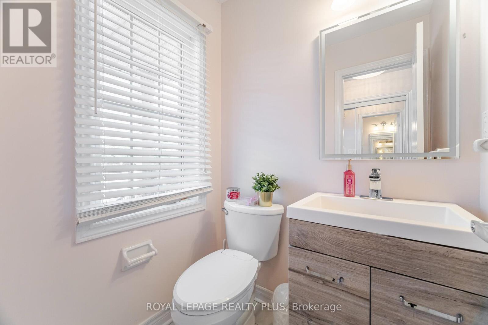 Photo 22 of 5574 Freshwater Drive, Mississauga ON
