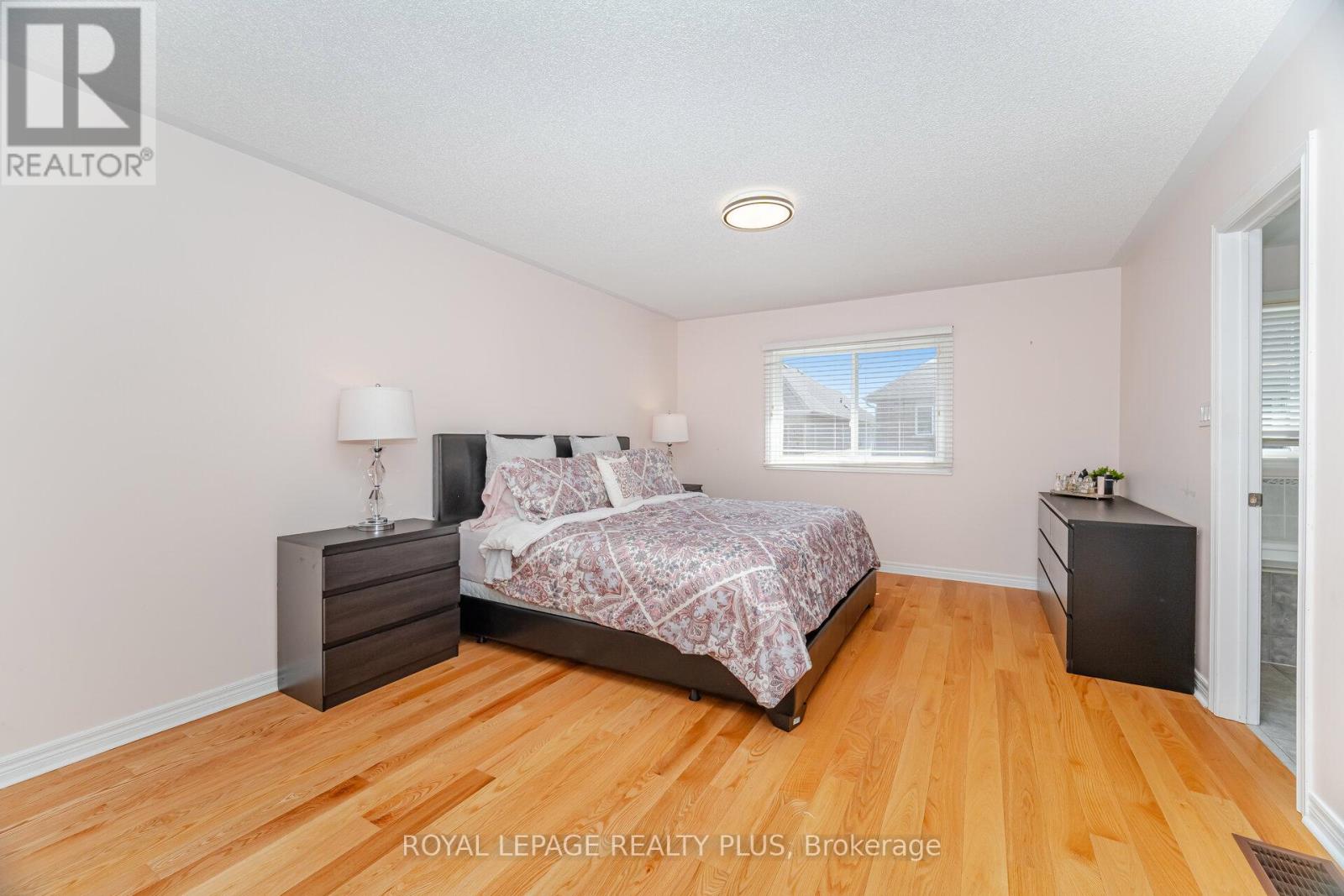 Photo 26 of 5574 Freshwater Drive, Mississauga ON