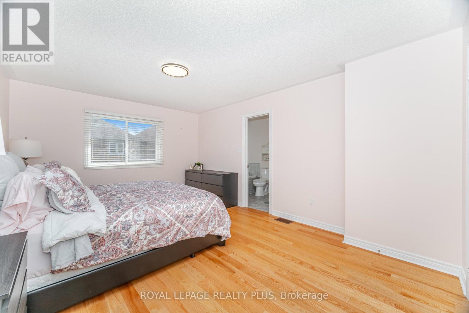 Photo 27 of 5574 Freshwater Drive, Mississauga ON