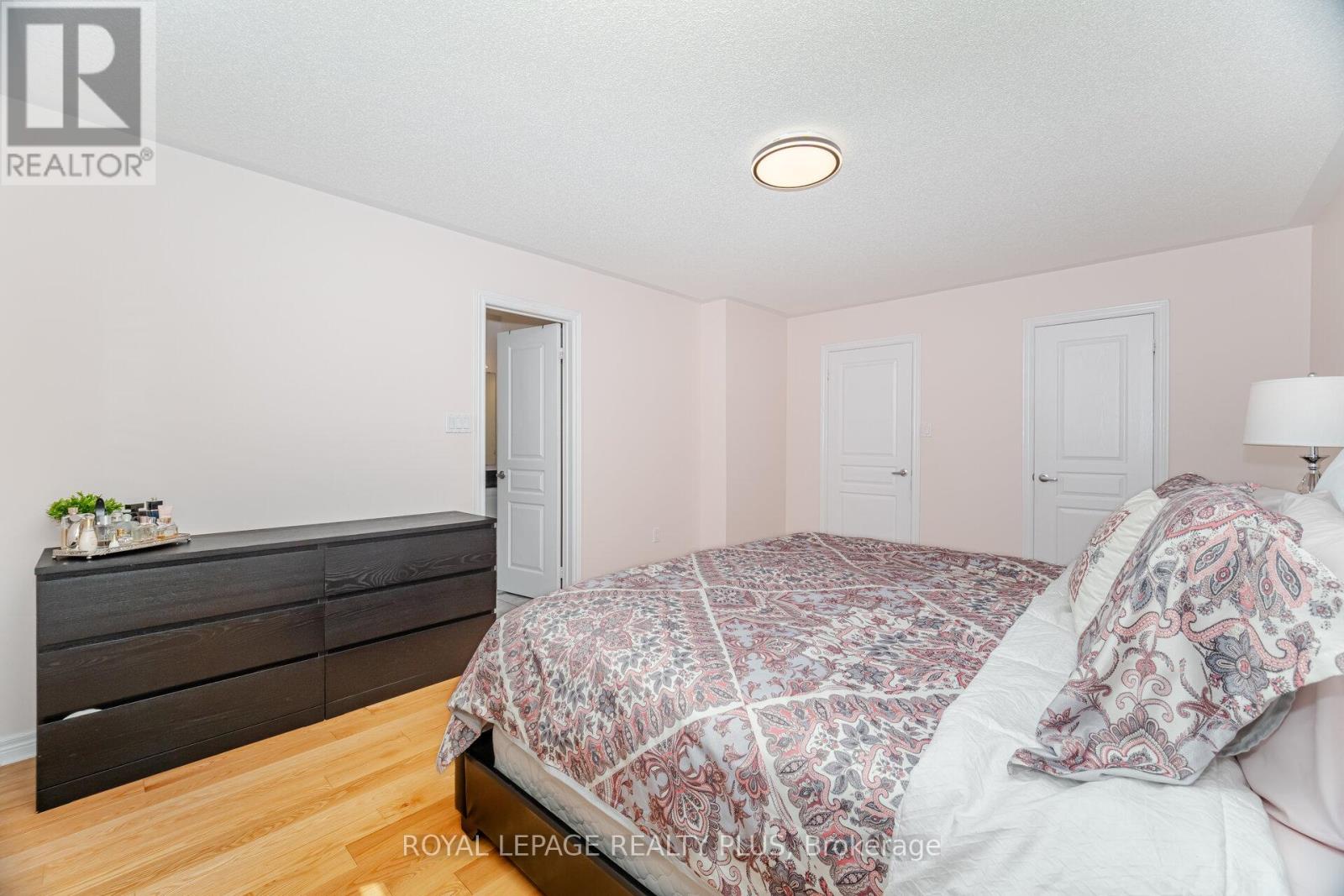 Photo 28 of 5574 Freshwater Drive, Mississauga ON