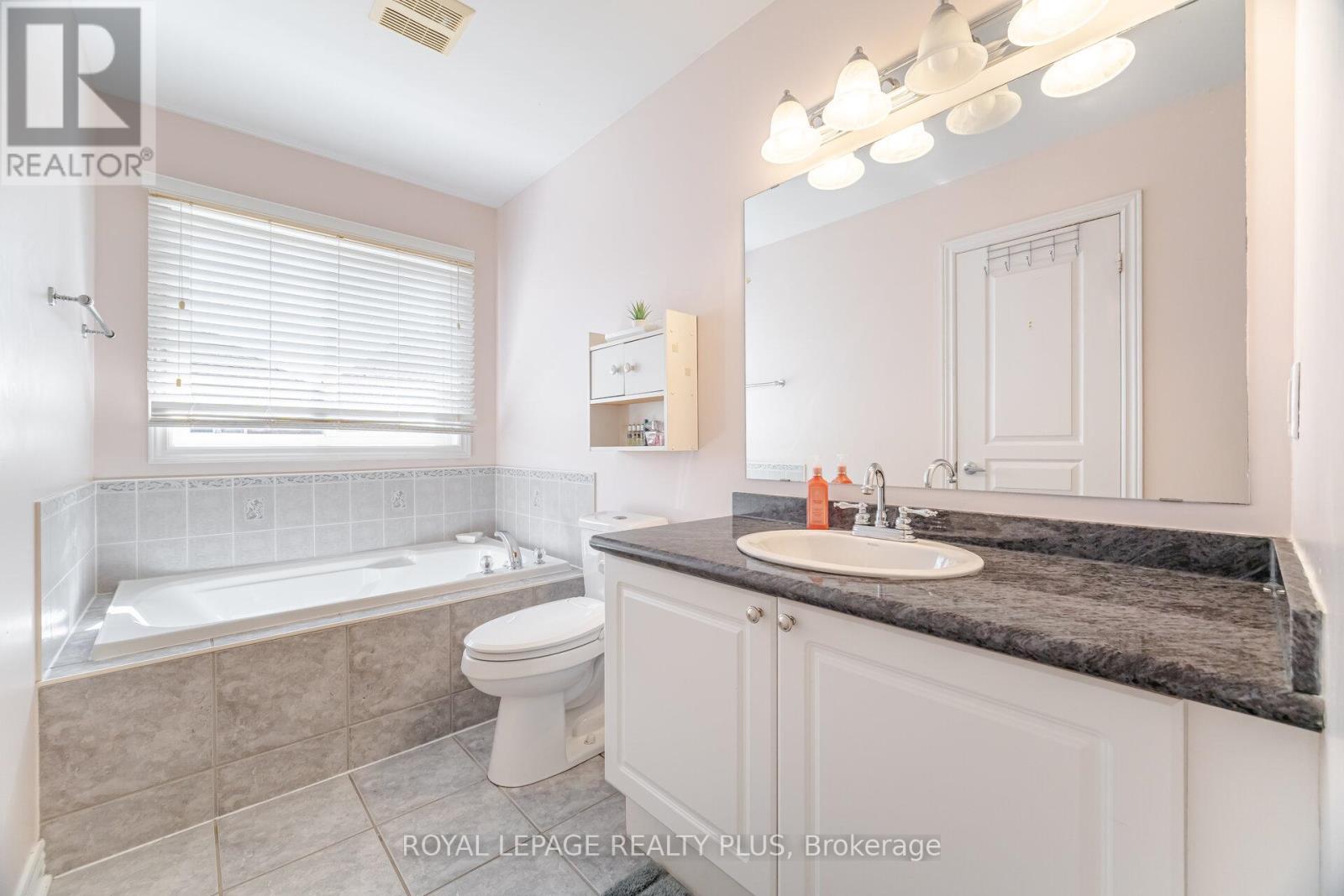 Photo 29 of 5574 Freshwater Drive, Mississauga ON
