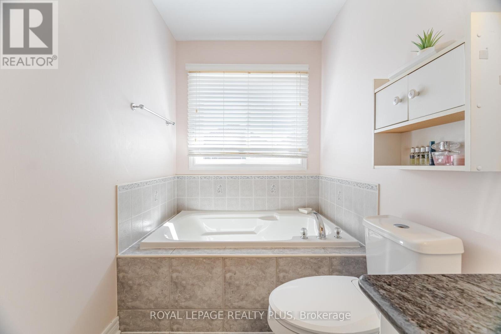 Photo 30 of 5574 Freshwater Drive, Mississauga ON