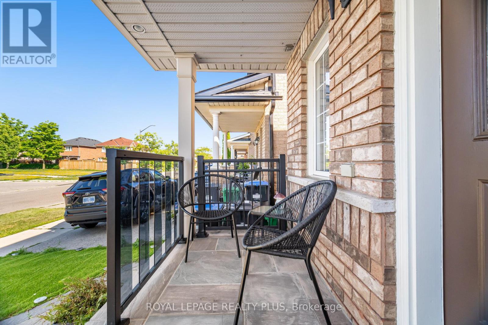 Photo 4 of 5574 Freshwater Drive, Mississauga ON