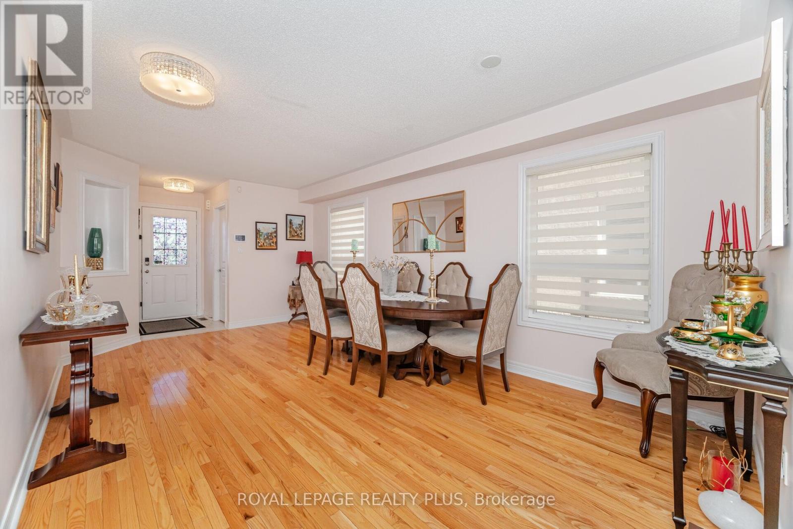 Photo 7 of 5574 Freshwater Drive, Mississauga ON