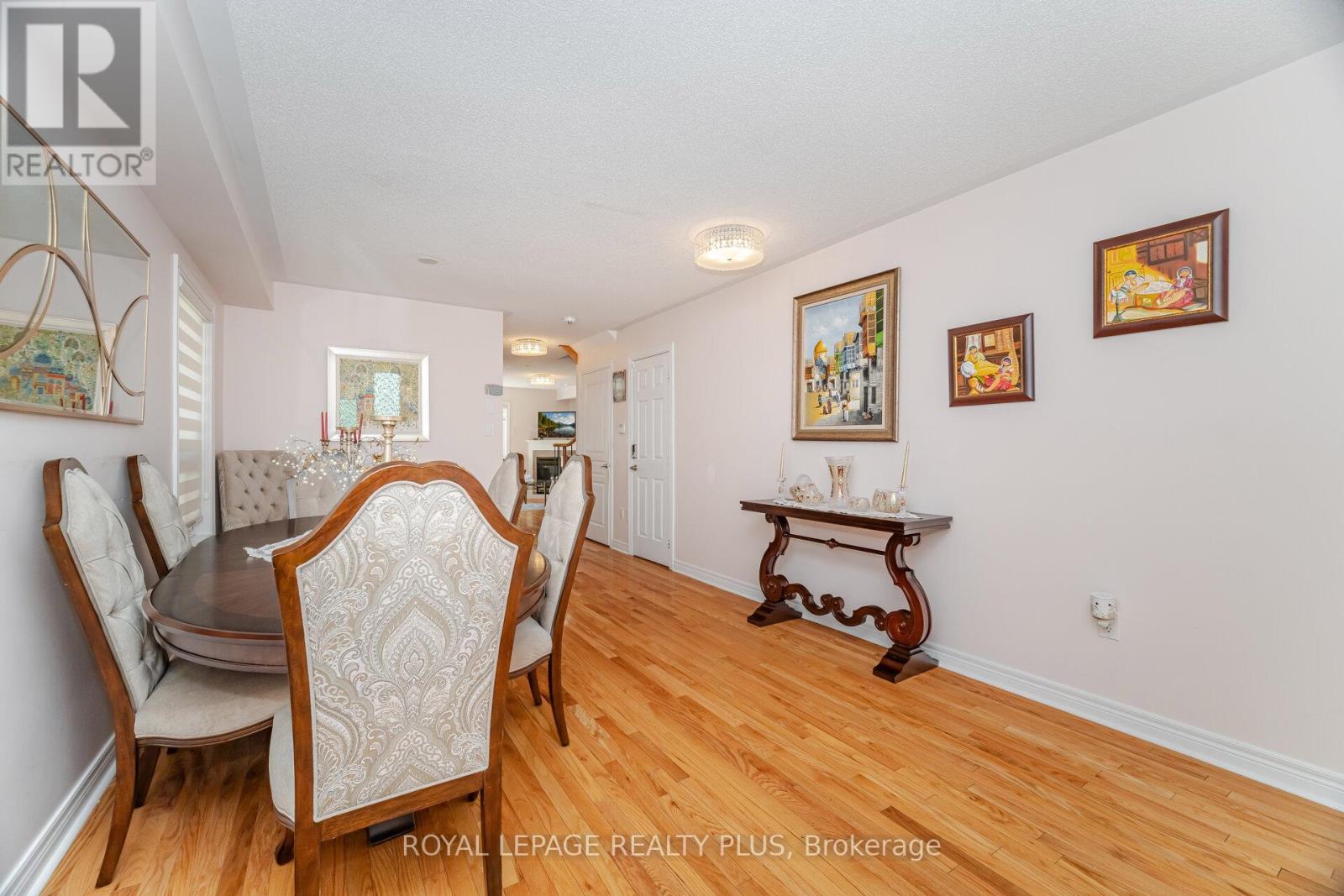 Photo 9 of 5574 Freshwater Drive, Mississauga ON
