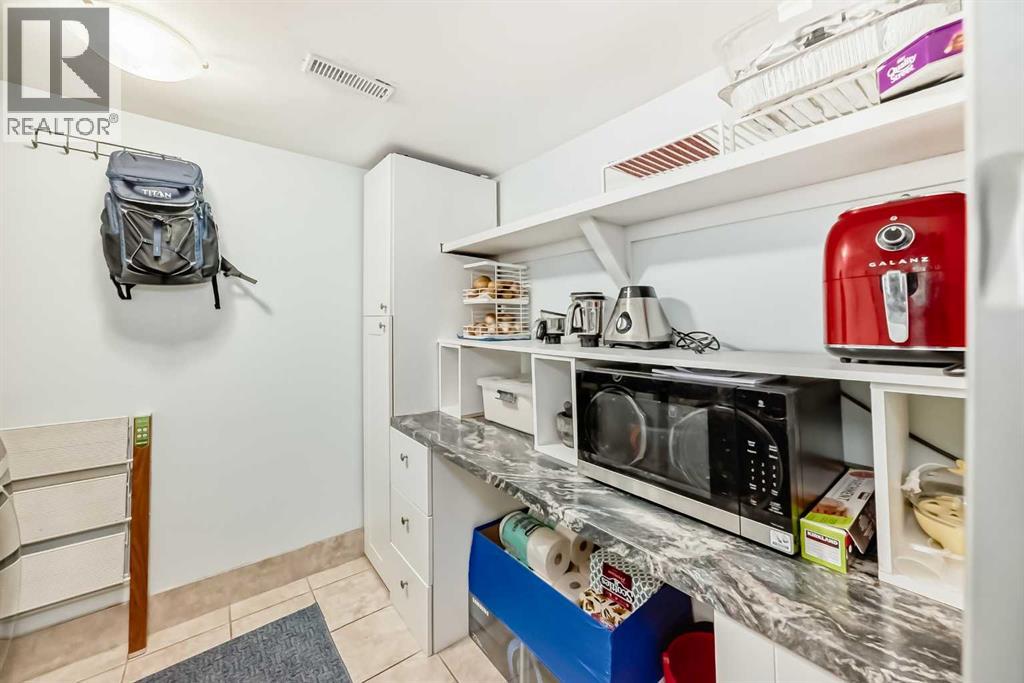 Photo 5 of 409 3500 Varsity Drive Nw, Calgary AB