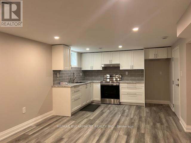 Photo 4 of 699 Ninth Avenue, Hamilton ON