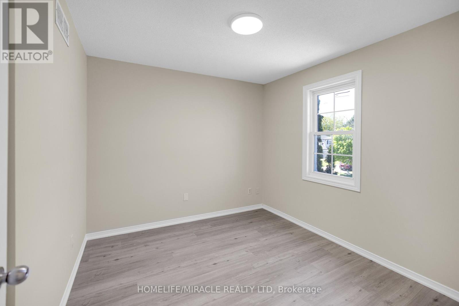 Photo 10 of 49 D Aubigny Road, Brantford ON