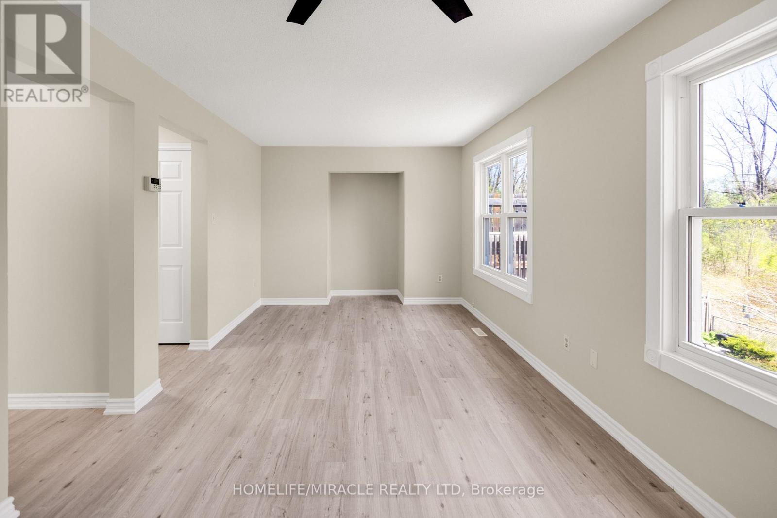 Photo 4 of 49 D Aubigny Road, Brantford ON