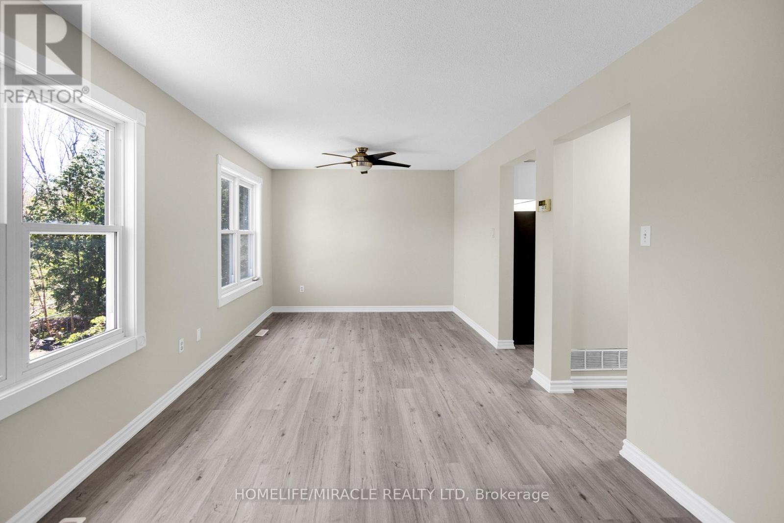 Photo 5 of 49 D Aubigny Road, Brantford ON