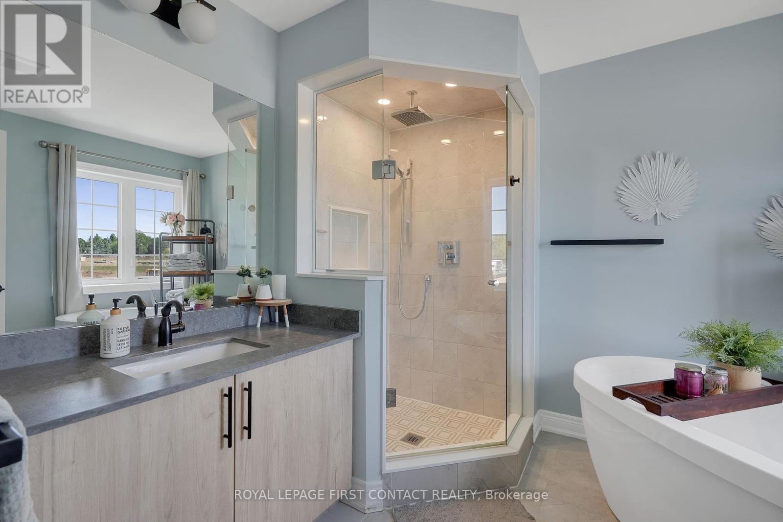 Photo 18 of 241 Jim Mortson Drive, East Gwillimbury ON