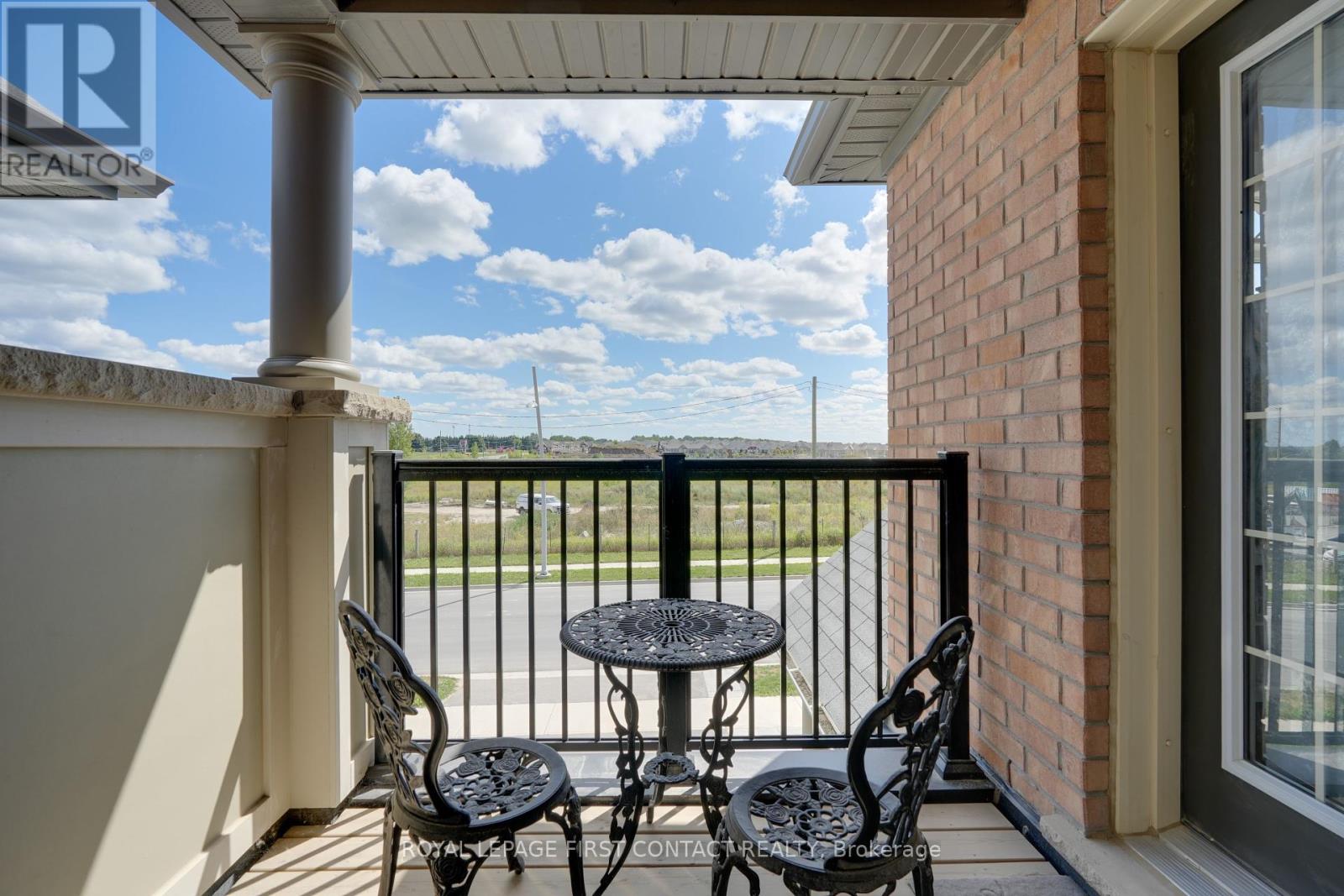 Photo 30 of 241 Jim Mortson Drive, East Gwillimbury ON