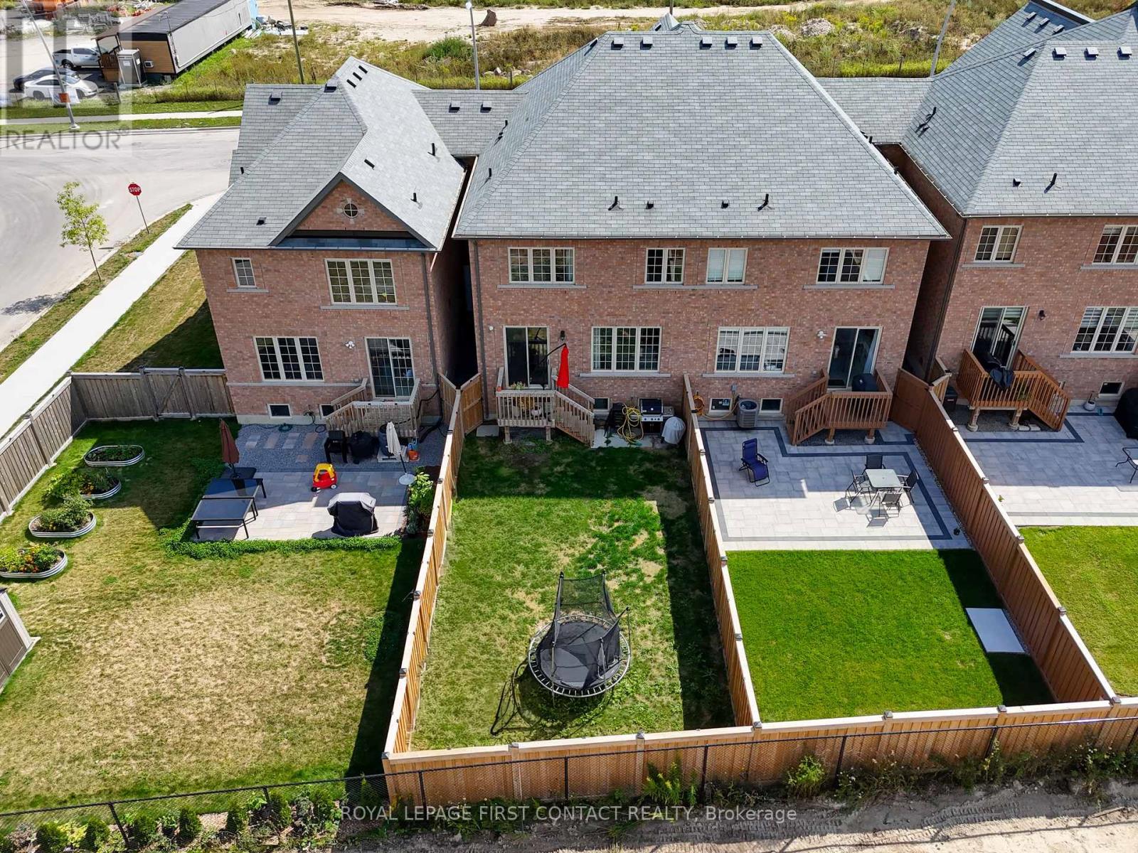 Photo 32 of 241 Jim Mortson Drive, East Gwillimbury ON