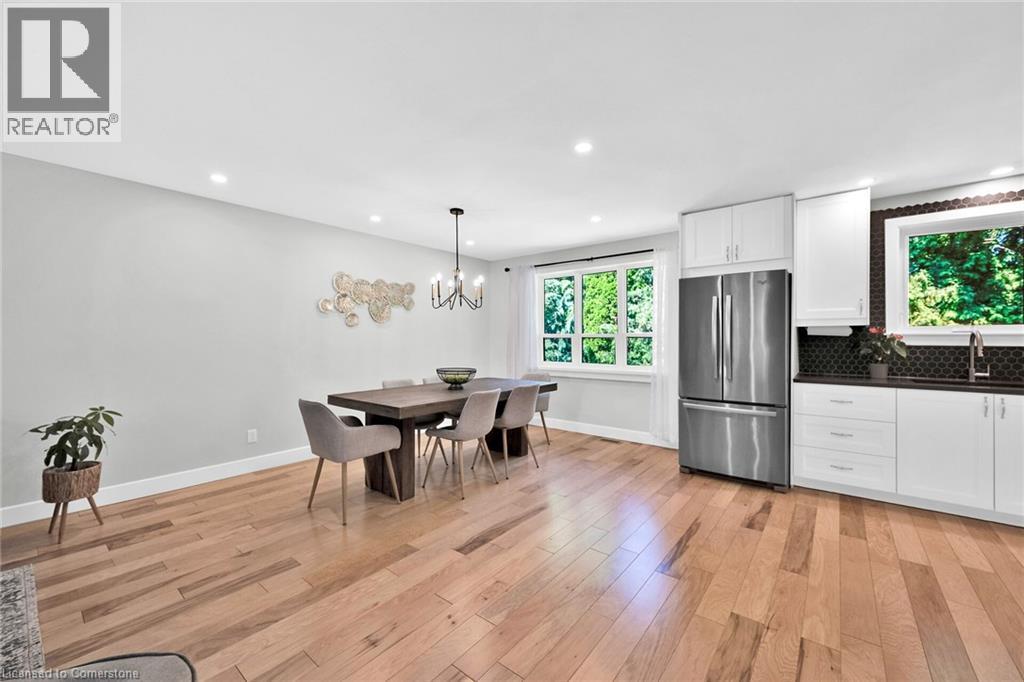 Photo 9 of 54 Driftwood Court, Grimsby ON