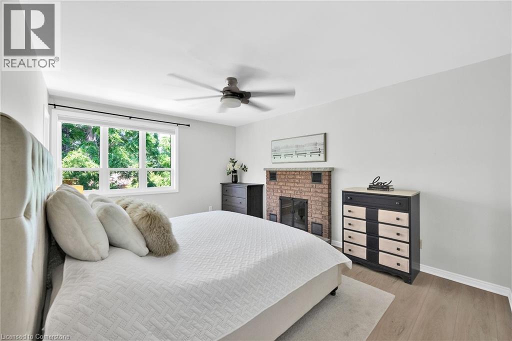 Photo 24 of 54 Driftwood Court, Grimsby ON