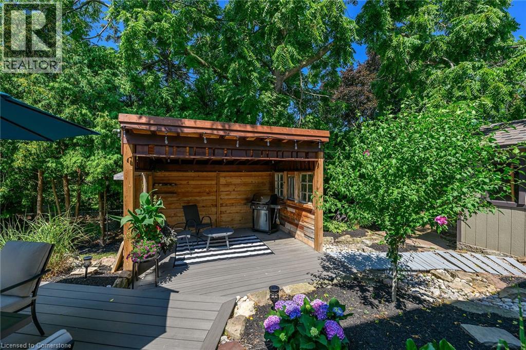 Photo 38 of 54 Driftwood Court, Grimsby ON