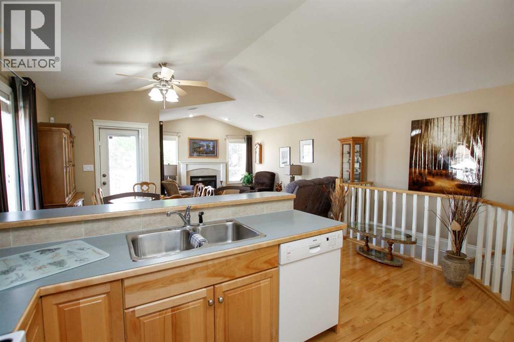 Photo 9 of 49 173 Austin Drive, Red Deer AB
