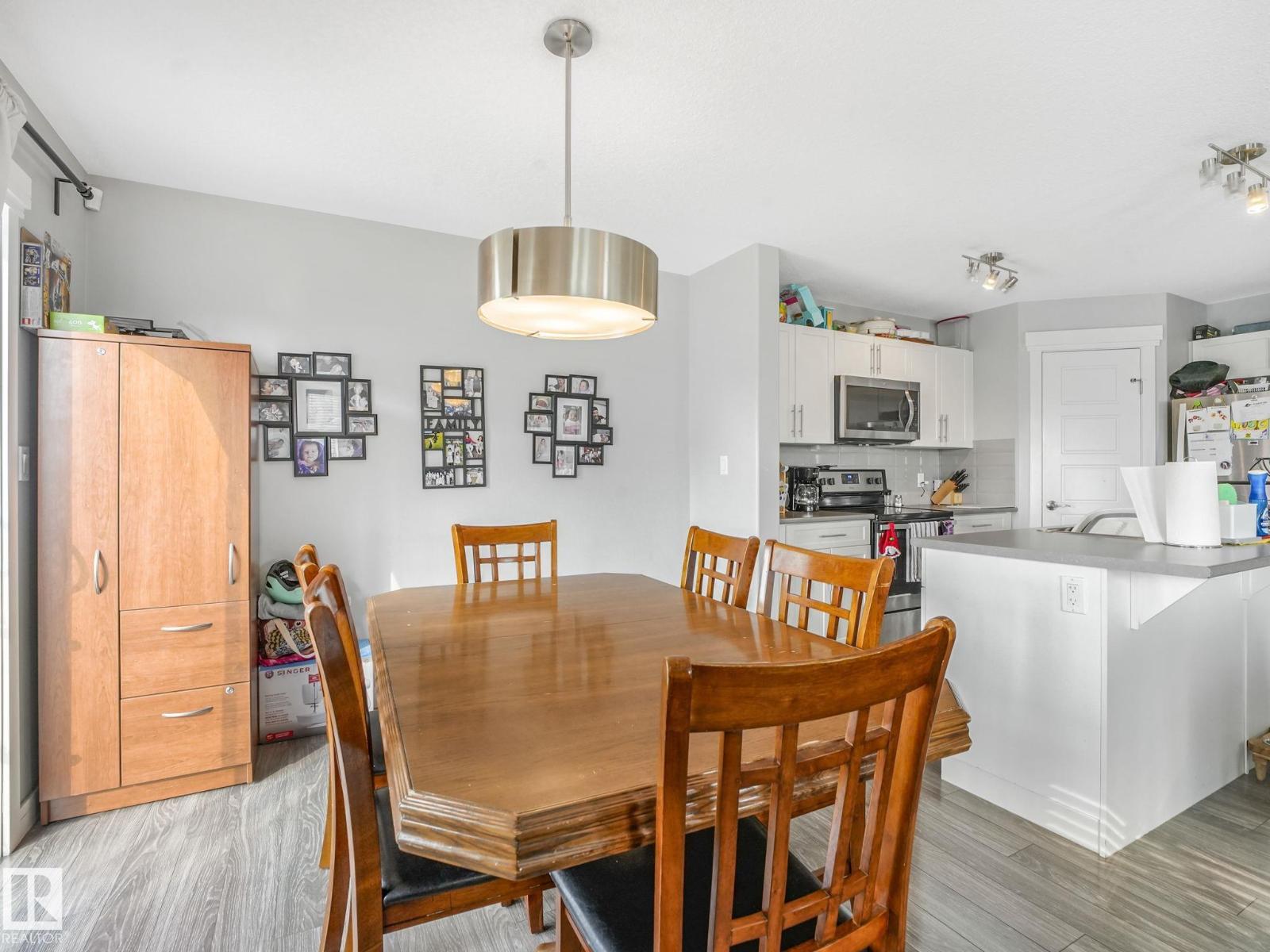Photo 11 of 4503 126 Av Nw, Edmonton AB
