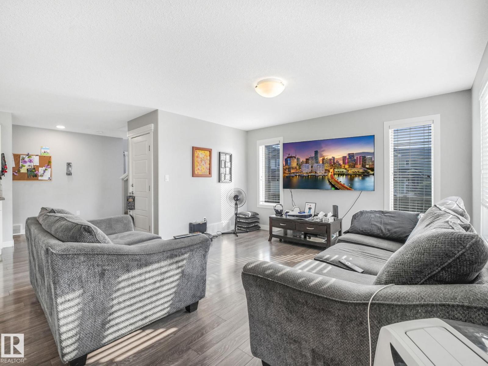Photo 12 of 4503 126 Av Nw, Edmonton AB