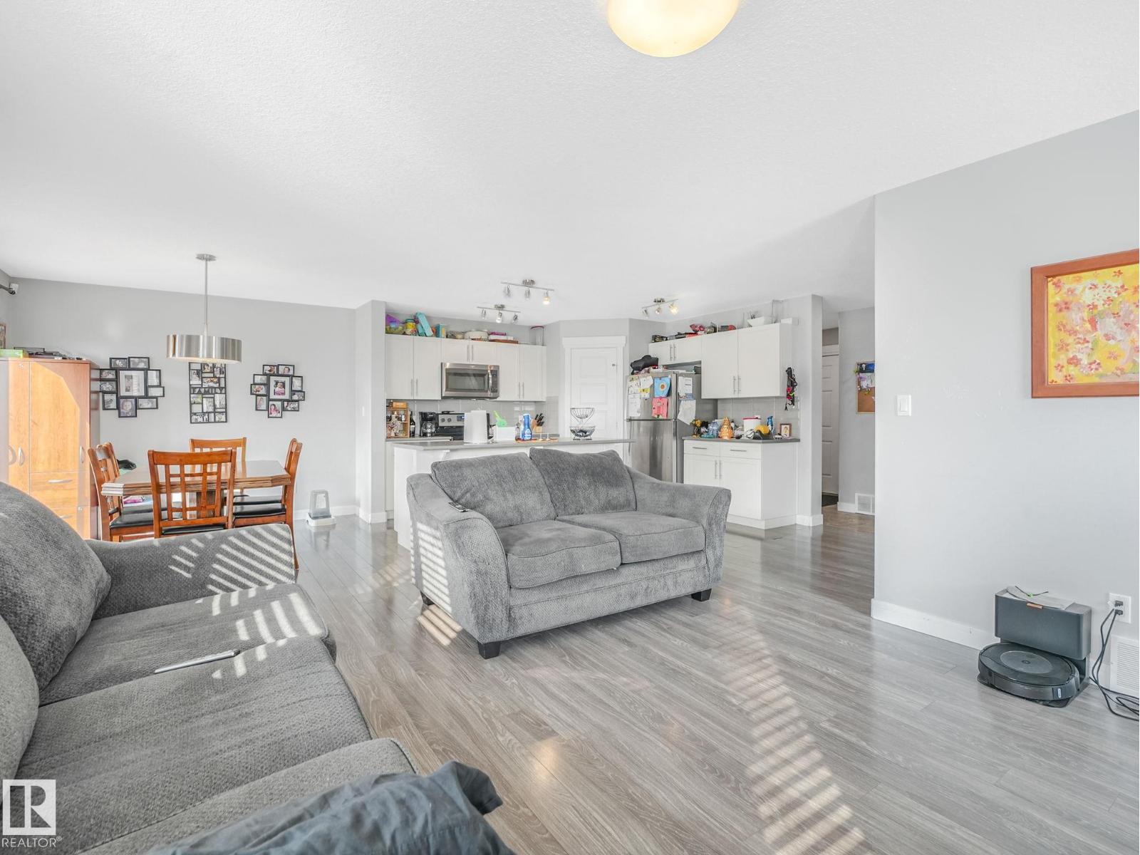 Photo 13 of 4503 126 Av Nw, Edmonton AB