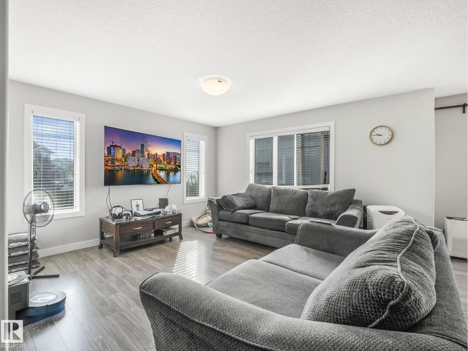 Photo 15 of 4503 126 Av Nw, Edmonton AB