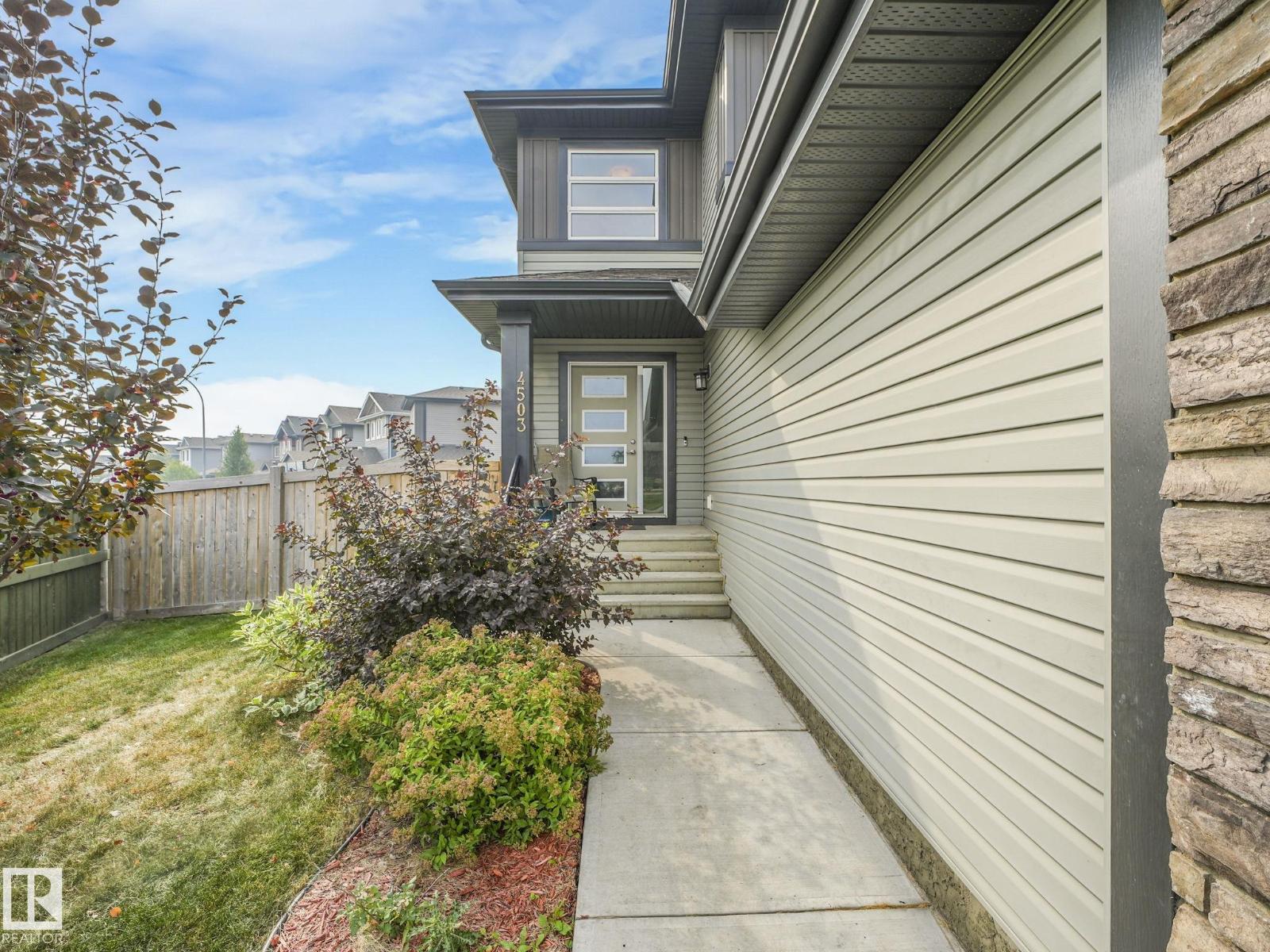 Photo 3 of 4503 126 Av Nw, Edmonton AB