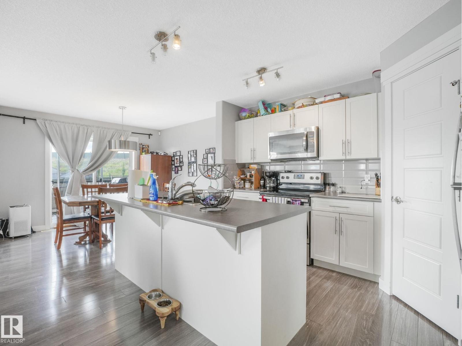 Photo 9 of 4503 126 Av Nw, Edmonton AB