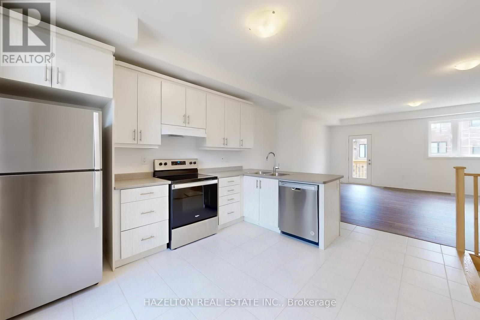 Photo 11 of 26 Calloway Way, Whitby ON