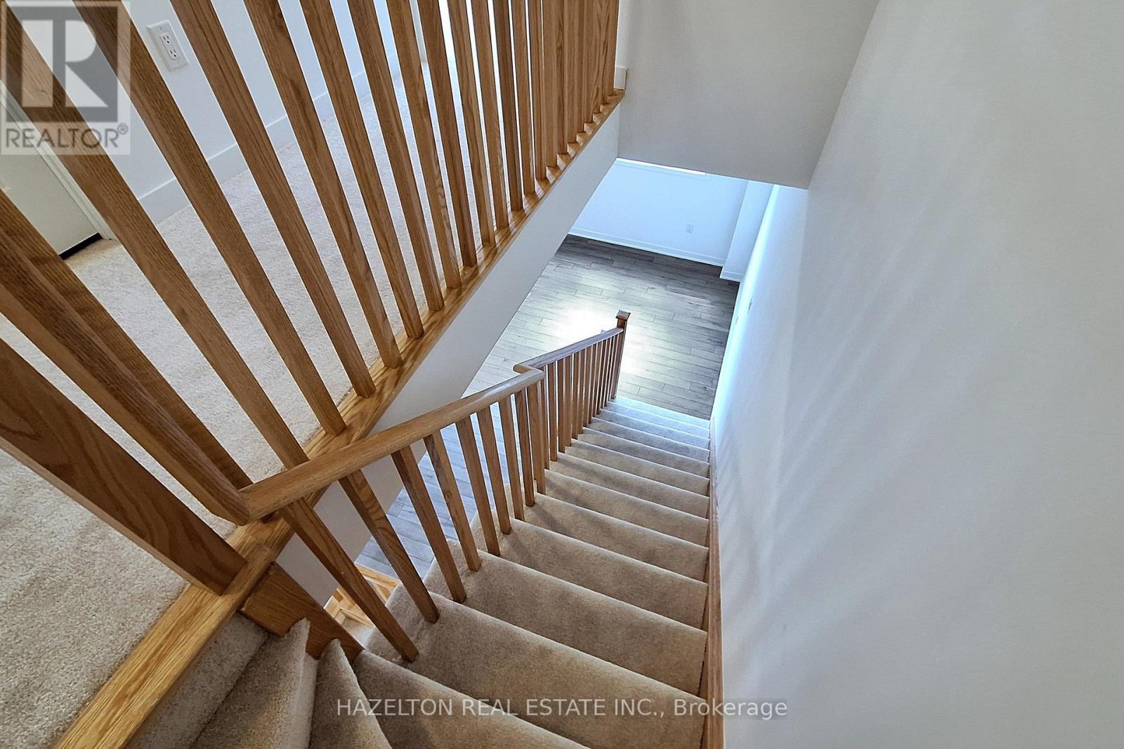 Photo 14 of 26 Calloway Way, Whitby ON