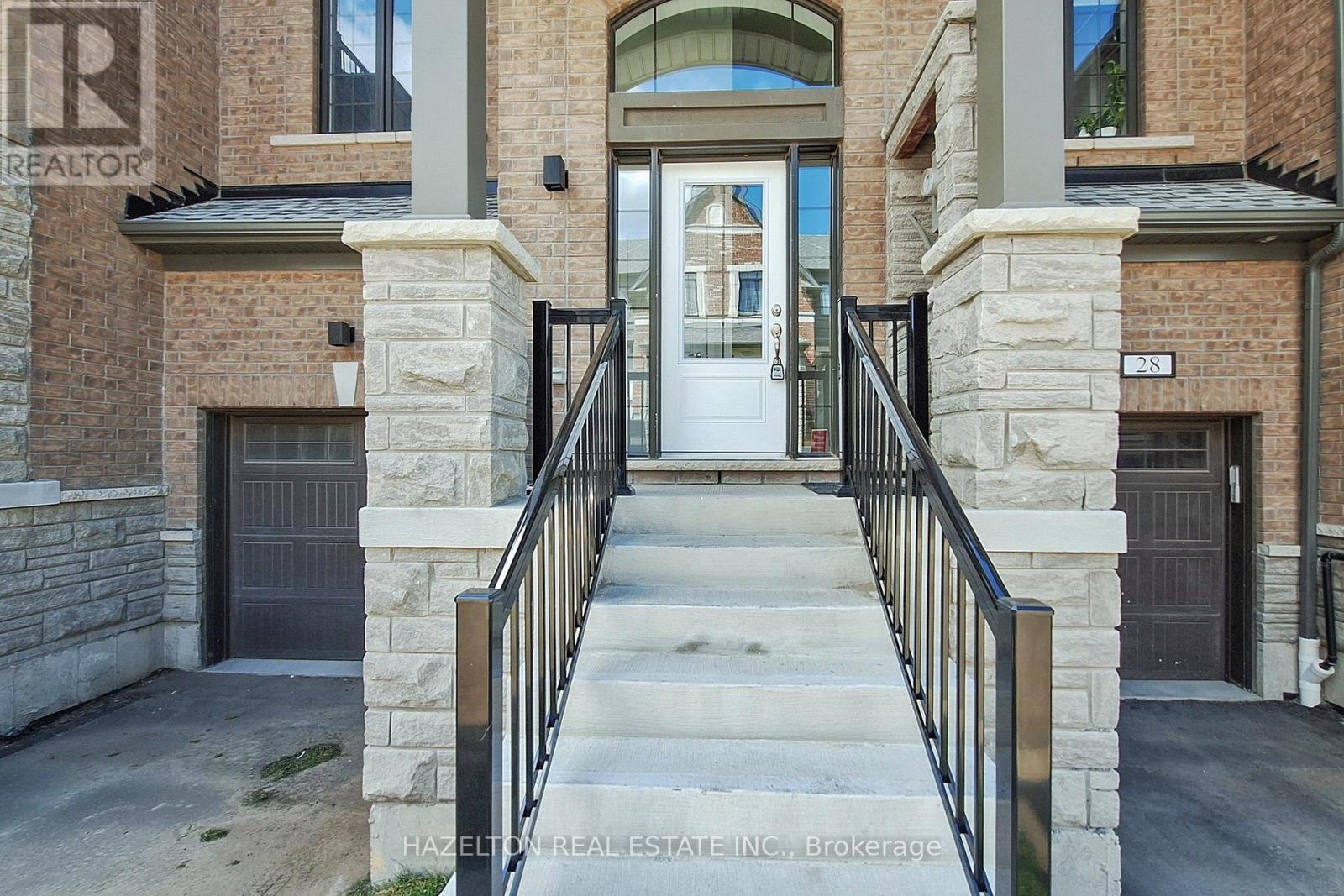 Photo 2 of 26 Calloway Way, Whitby ON