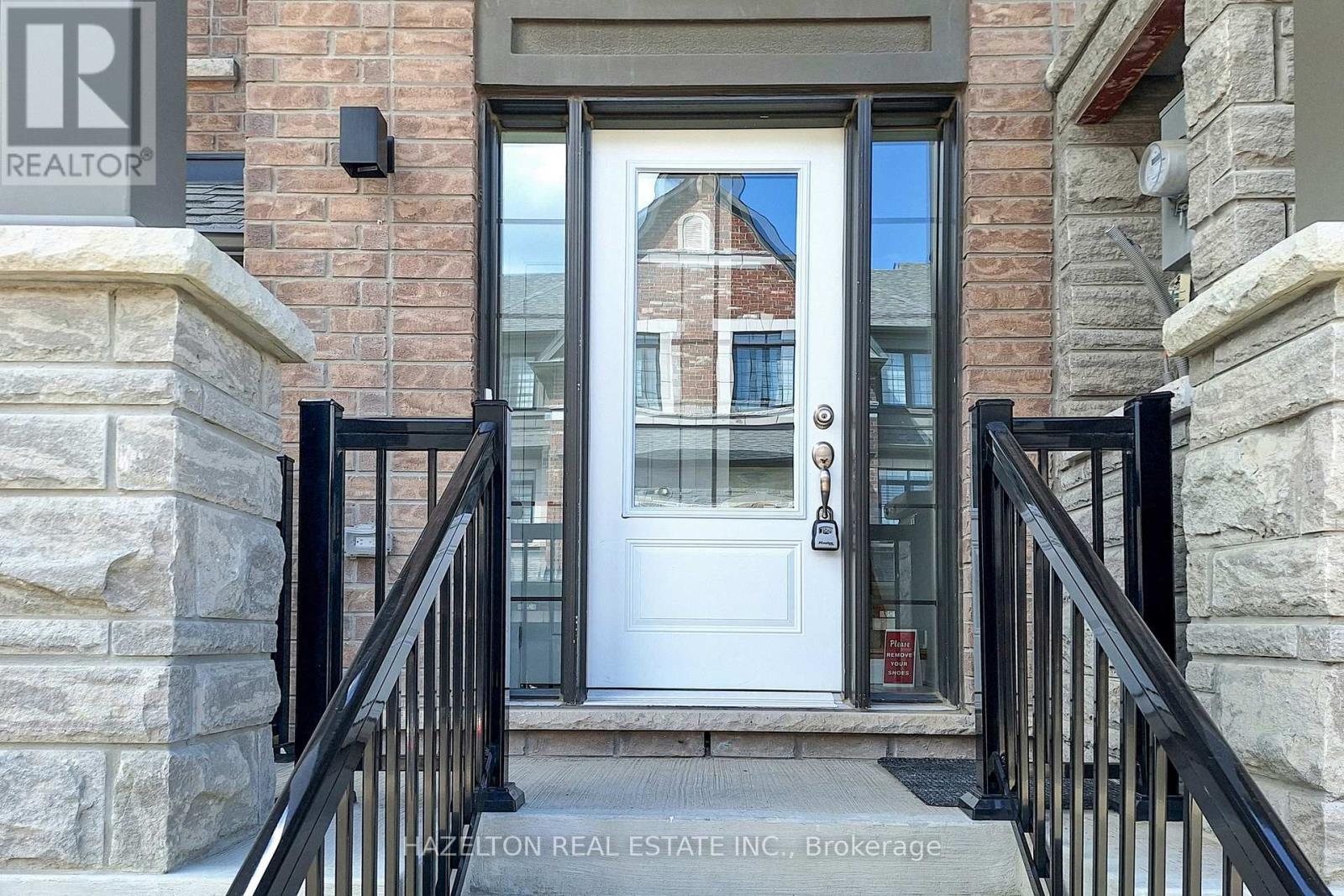Photo 3 of 26 Calloway Way, Whitby ON