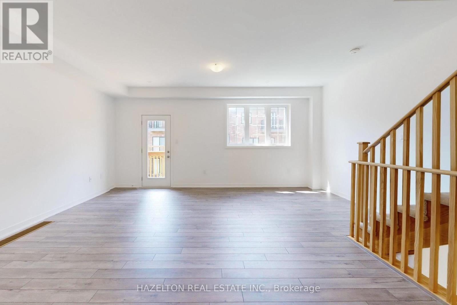 Photo 4 of 26 Calloway Way, Whitby ON
