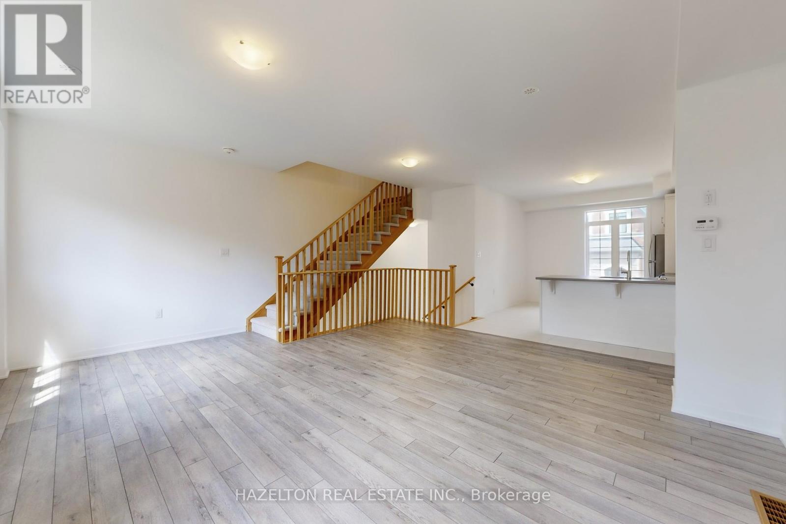 Photo 8 of 26 Calloway Way, Whitby ON