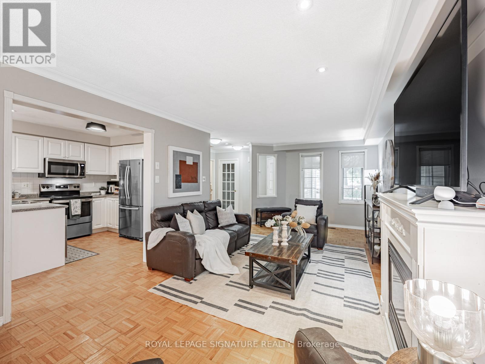 Photo 12 of 7 Knox Crescent, Whitby ON