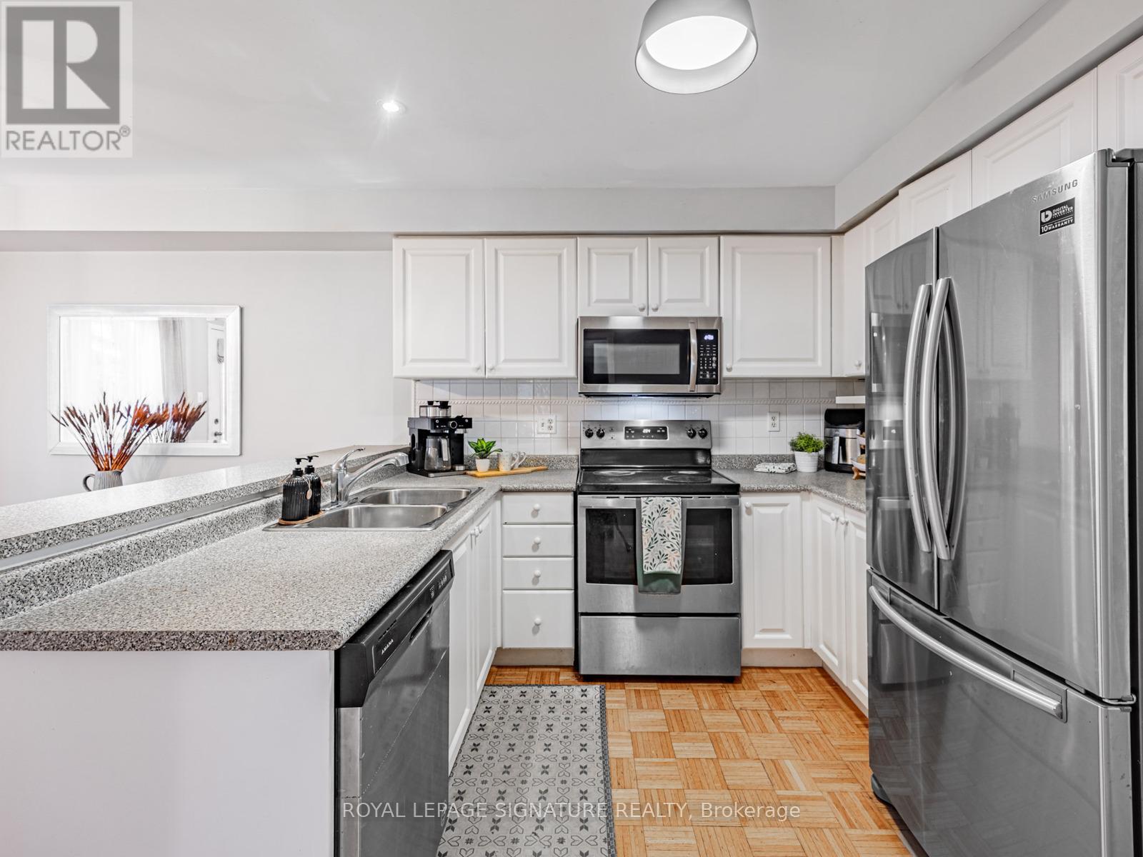 Photo 16 of 7 Knox Crescent, Whitby ON