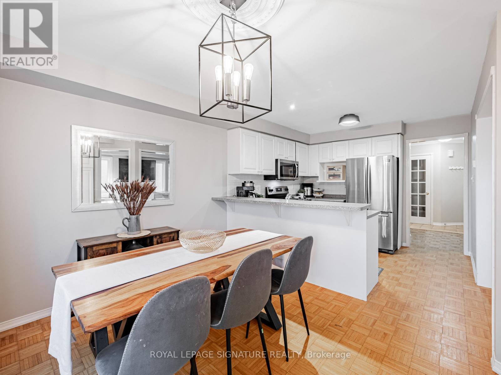 Photo 19 of 7 Knox Crescent, Whitby ON