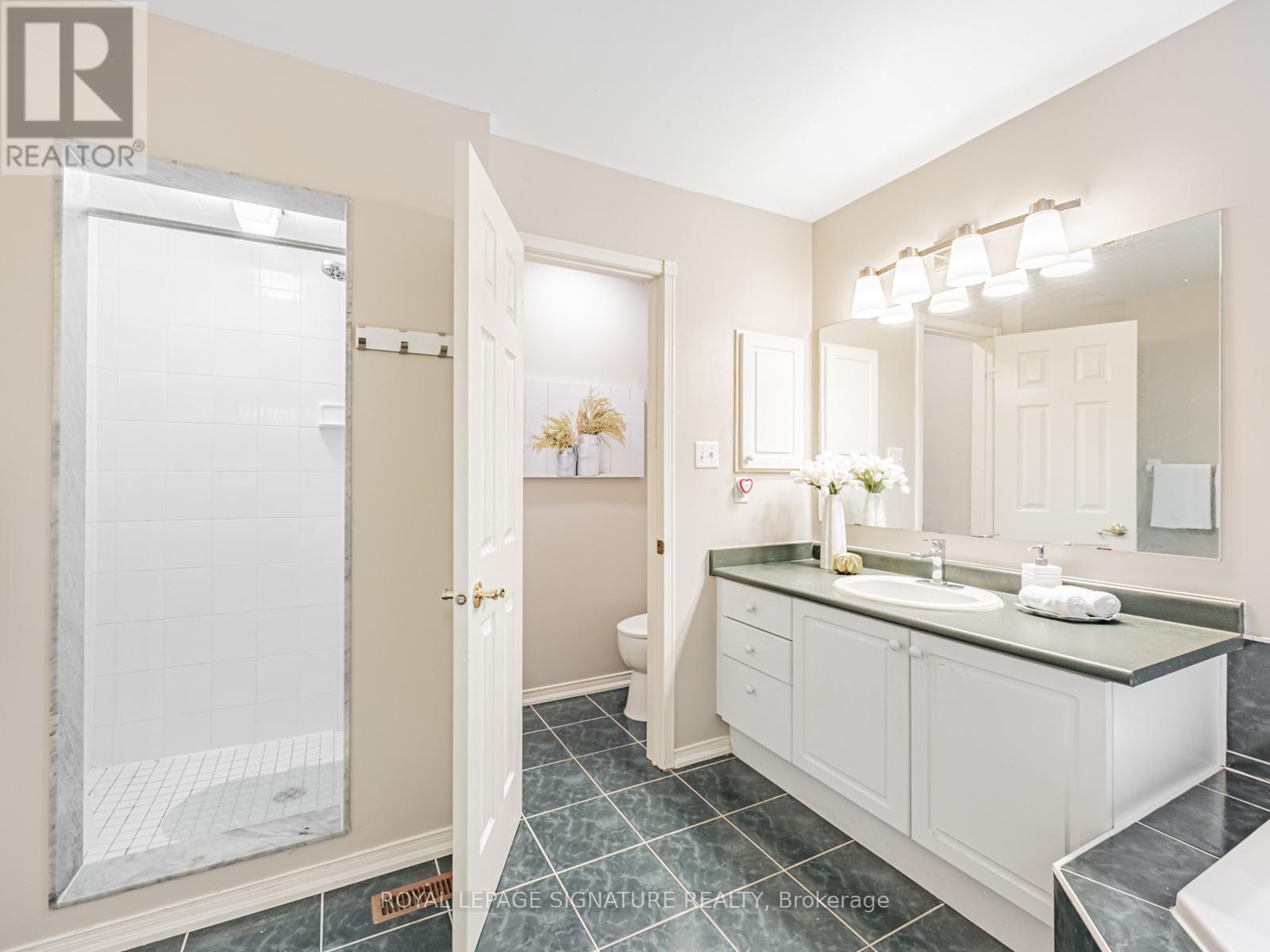 Photo 28 of 7 Knox Crescent, Whitby ON